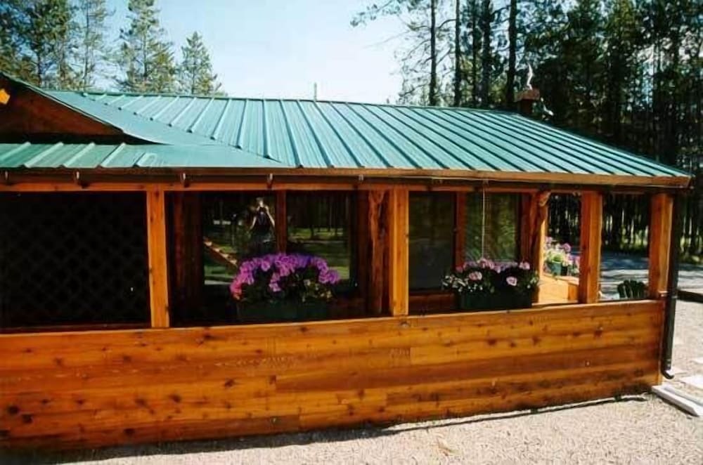 Silverwolf Log Chalet Resort