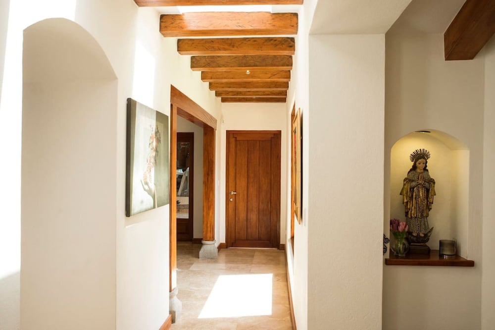 Luxury Casa Guayllabamba - BBQ Jacuzzi Gym Piscina