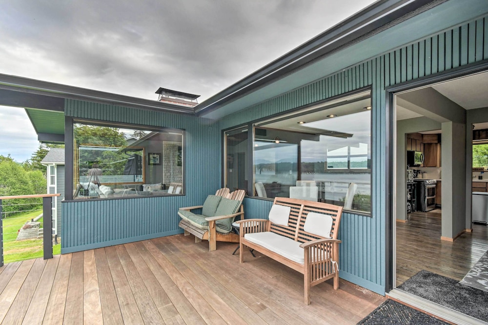 Deck & Sweeping Views: Family Union Home view 4