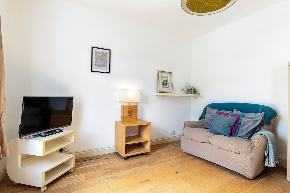 A Tranquil One-bedroom Flat Near Brockwell Park