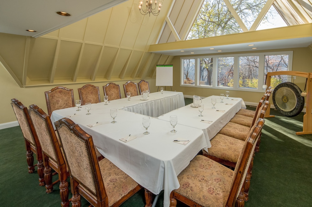Goldmoor Inn
