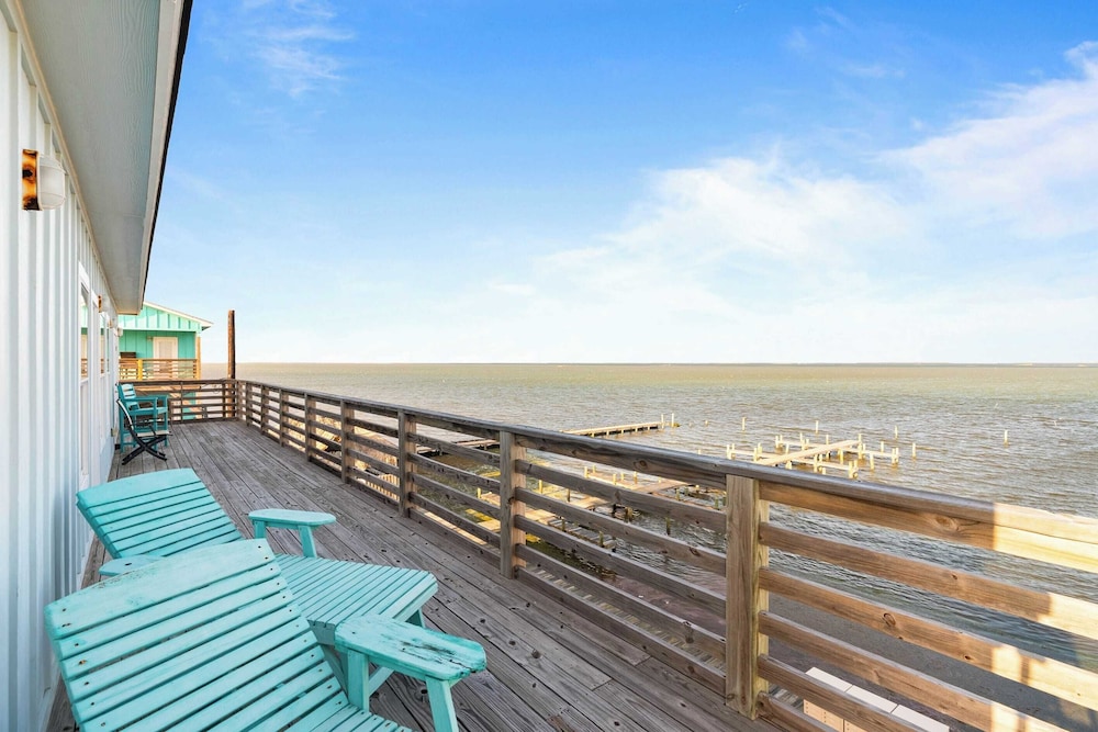 Laguna Sunrise Water Views, Private Pool + Minutes to Padre Island & Beaches