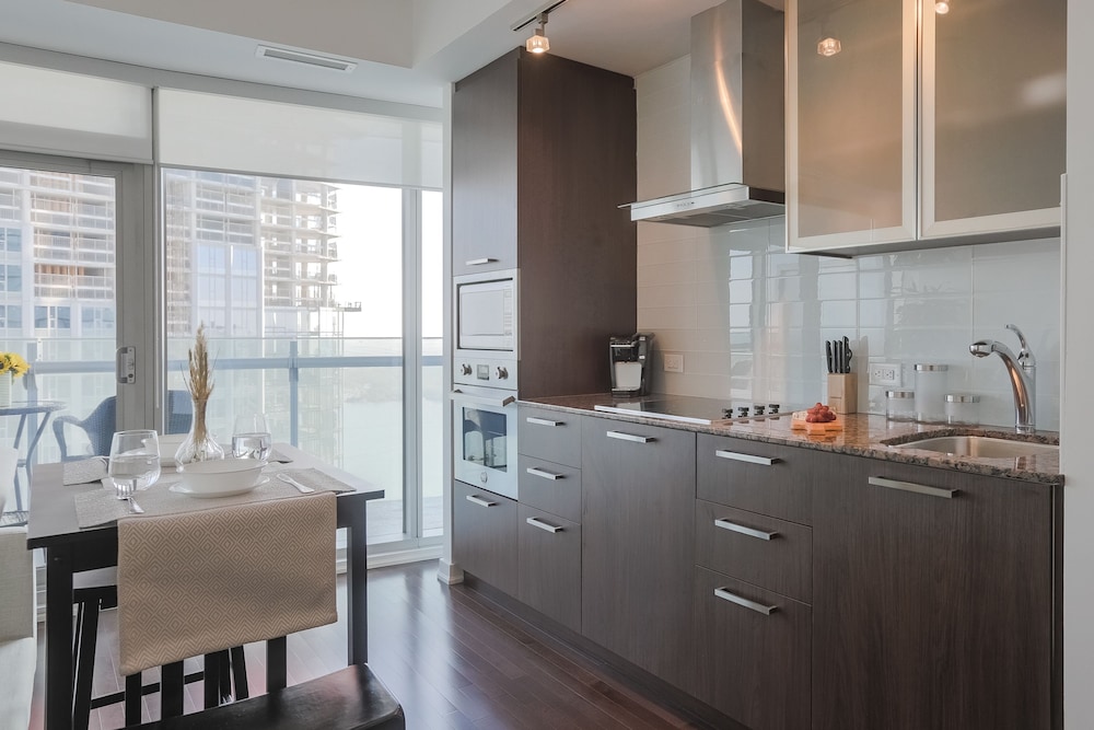 Noel Suites - York and Bremner-4