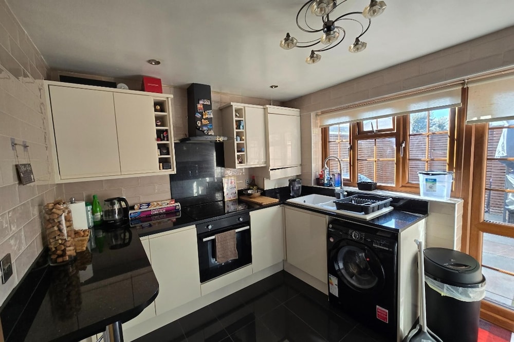 3Br - Sleeps6 - 15min Central London and Gatwick