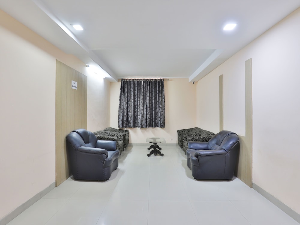 OYO 14942 Hotel Maple Leaf