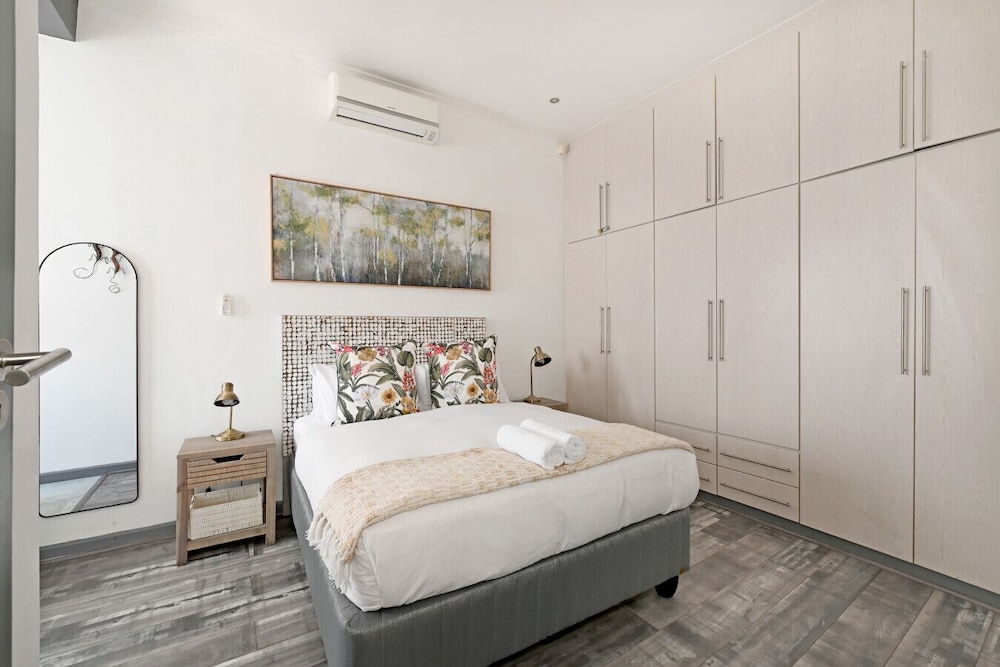 Two Bedroom Sea Point Secure House