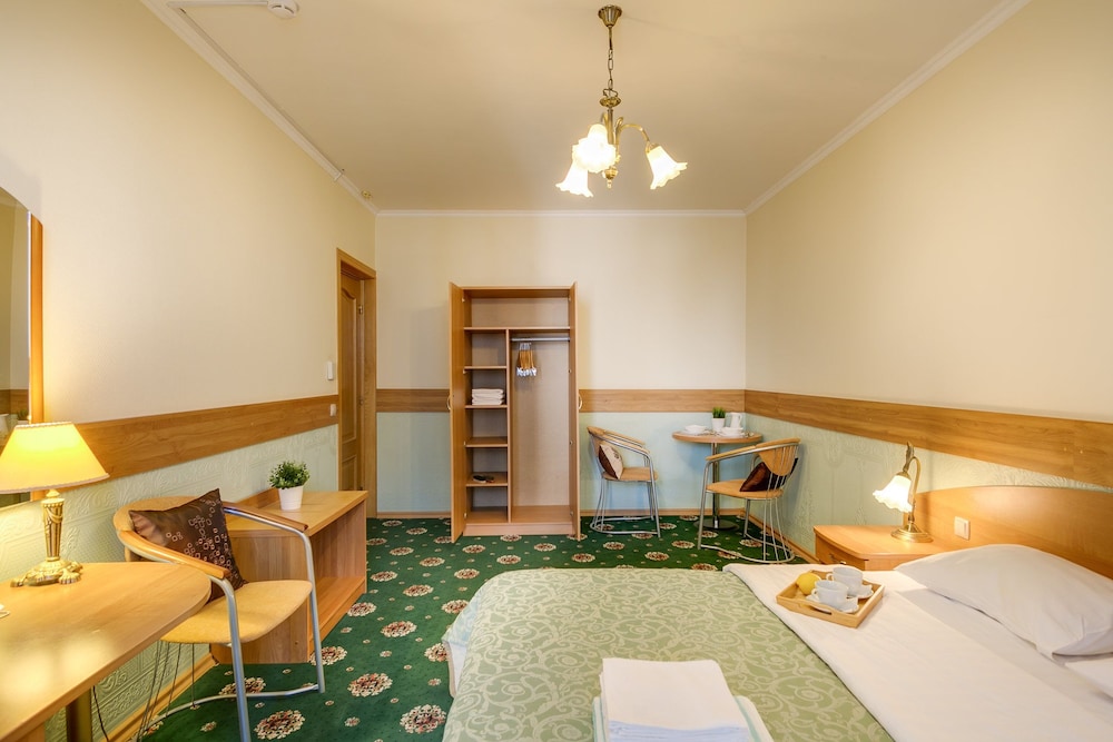 41 Orekhovo 3 Bedroom Apartment near Tsaritsyno Park