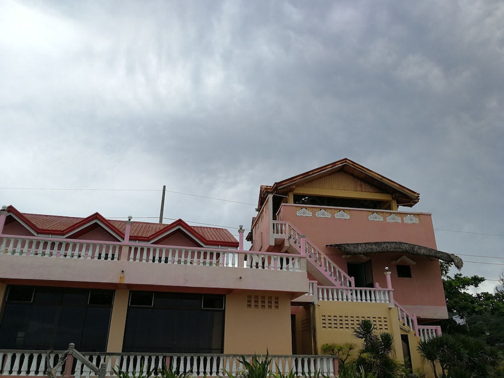 Beachview Pink Lodge
