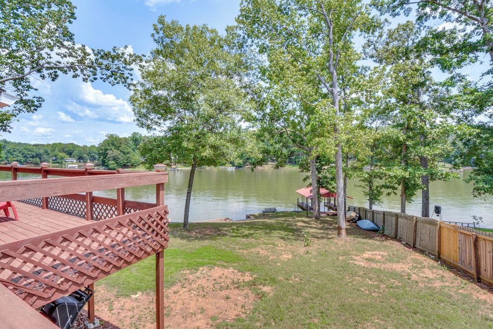 Boat, Fish, Relax: Lake Russell Retreat w/ Dock