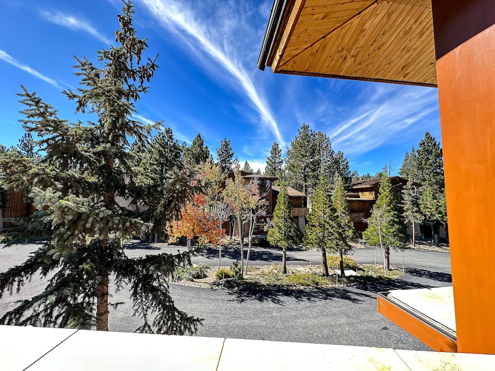 Gorgeous Condo at Obsidian Clubhouse Downstairs view 5