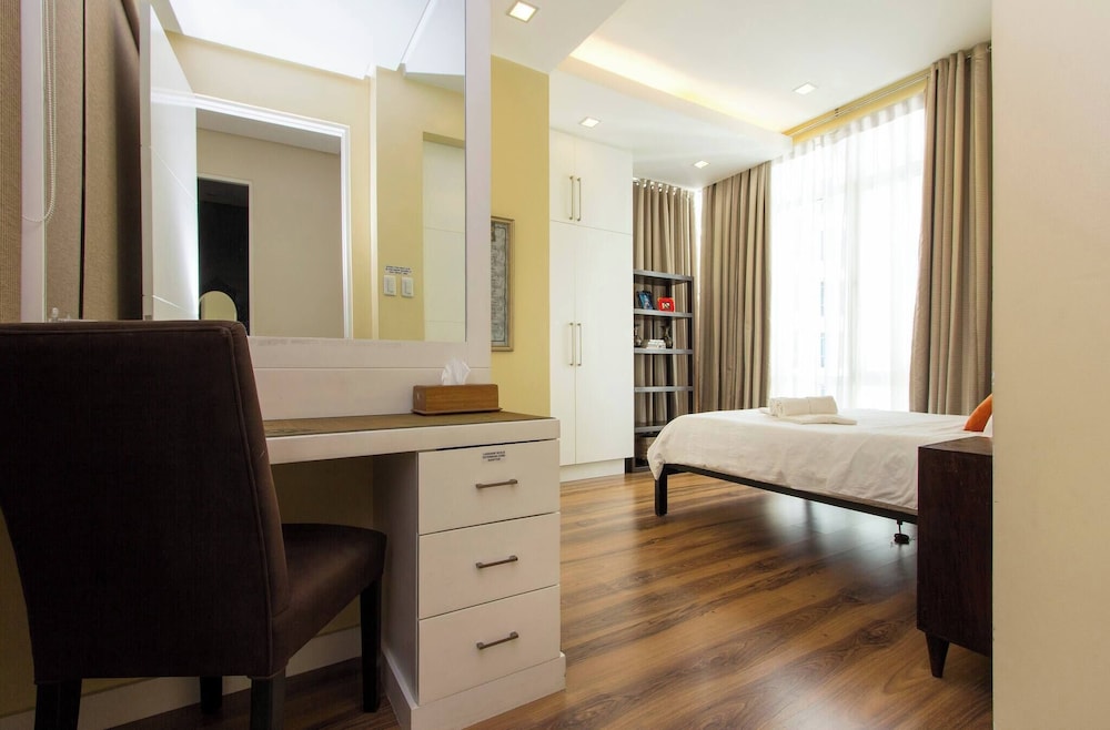 Elegant 2BR Apartment in Upscale Fort BGC Fast Wifi