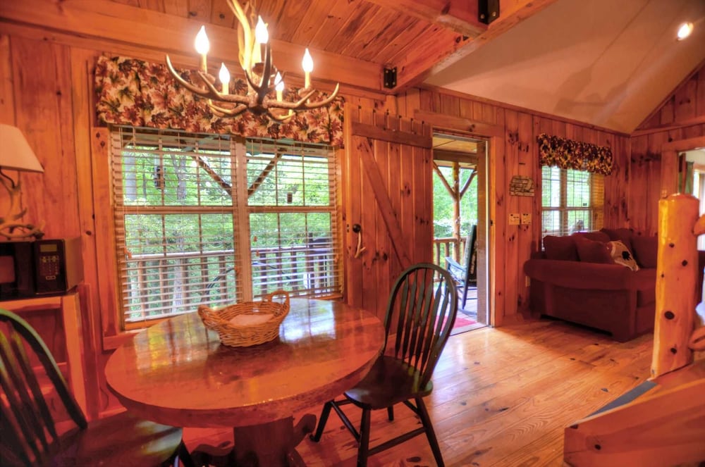 Cute On The Creek 1 Bedroom Cabin by Redawning