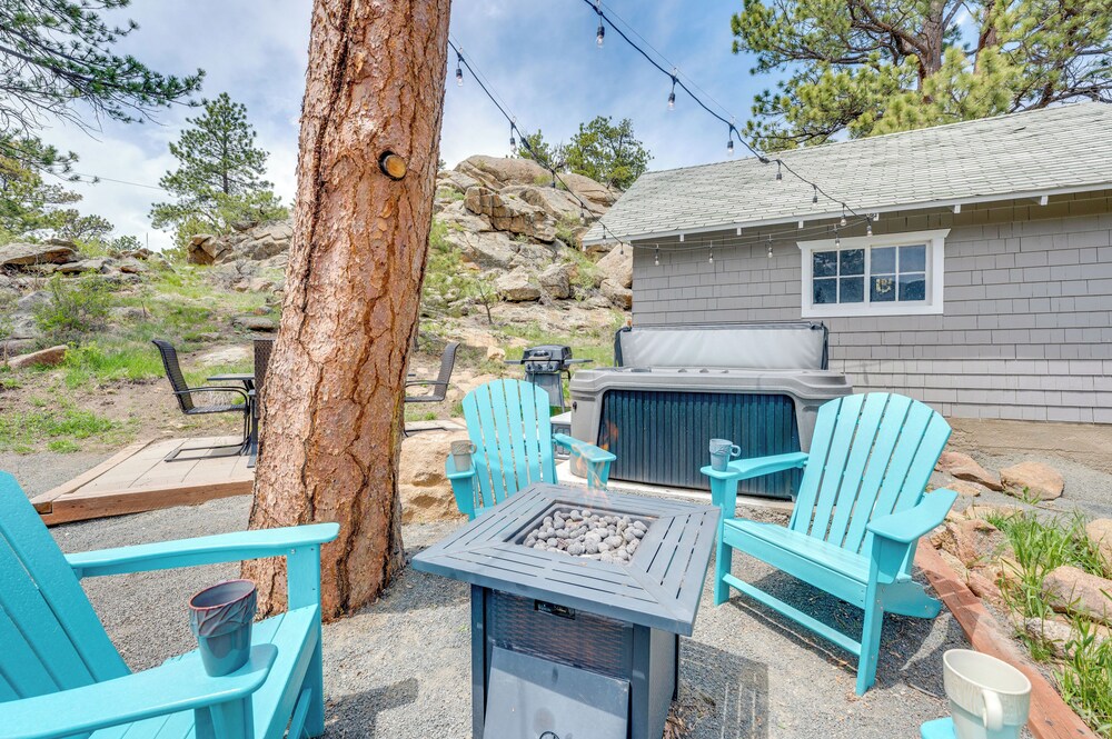 Steps to Estes Lake: Mtn-view Hideaway w/ Hot Tub!