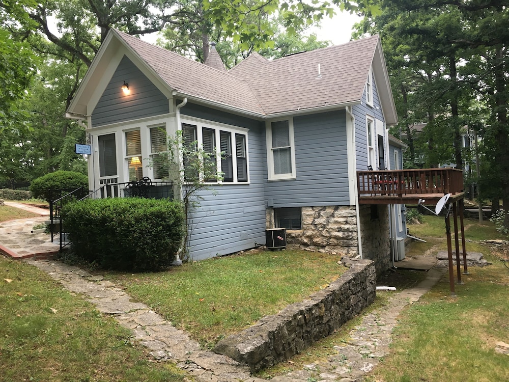 Lookout Cottages