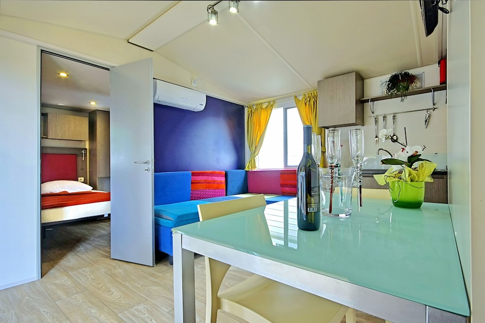 Camping Adria Mobile Homes in Brioni view 4