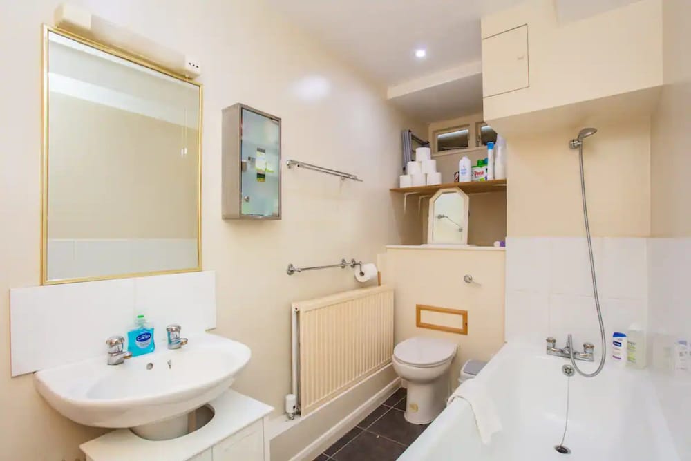Peaceful 2 Bedroom Apartment in Affluent Fulham