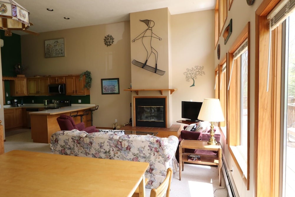 Kelley House 2 3 Bedroom Townhouse by RedAwning view 4
