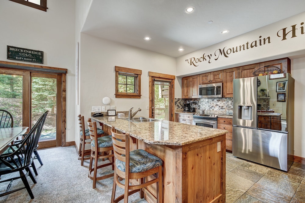 Private Townhome Close To Ski Back And Hot Tub 3 Bedroom Townhouse