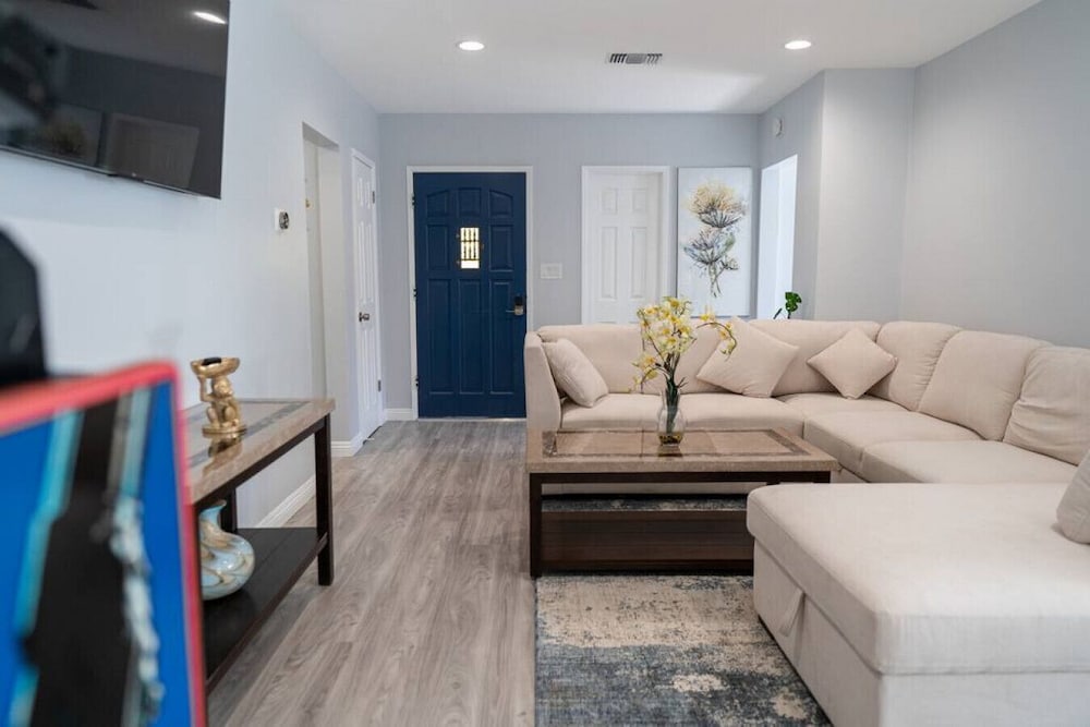 Disneyland 5BR Fullerton House Fully Remodeled 2023 w Garage Fenced Yard p61