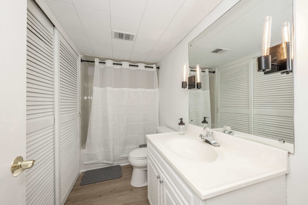 The Grand Elm Suites Sleeps 10