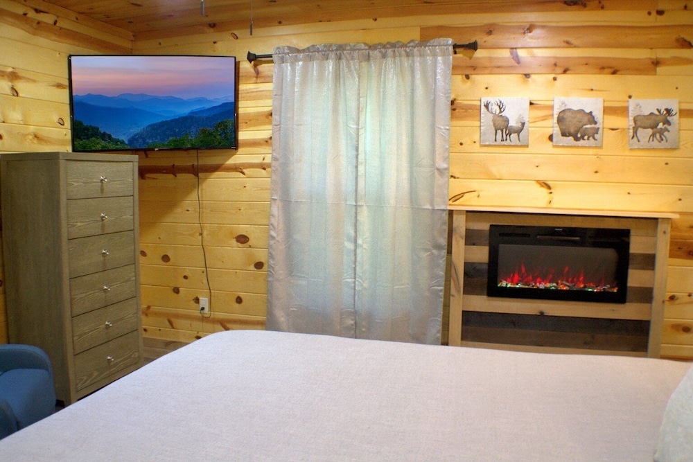 Vixen Run 4 Bedroom Cabin