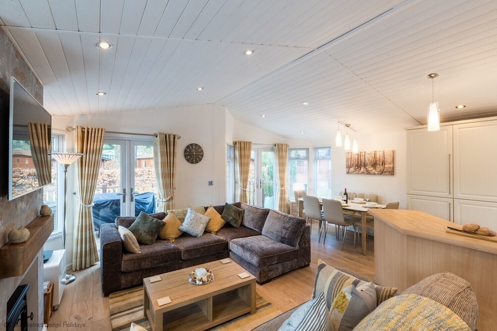 Broad Larch Lodge