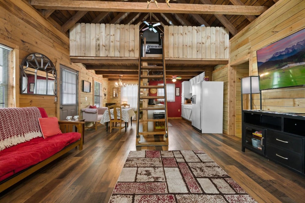 Smoky Mountain Cabin With Stunning Views