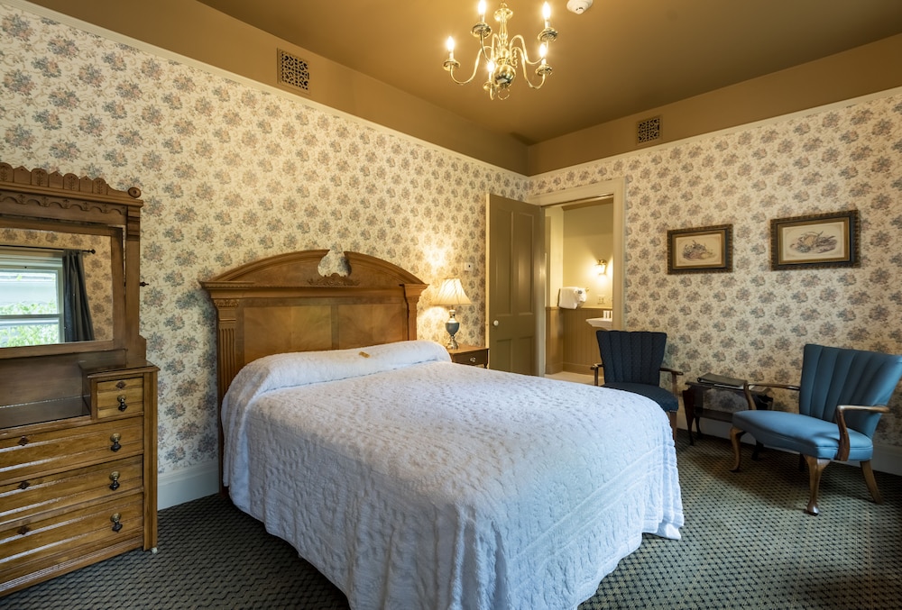 White Springs Manor a Belhurst Property