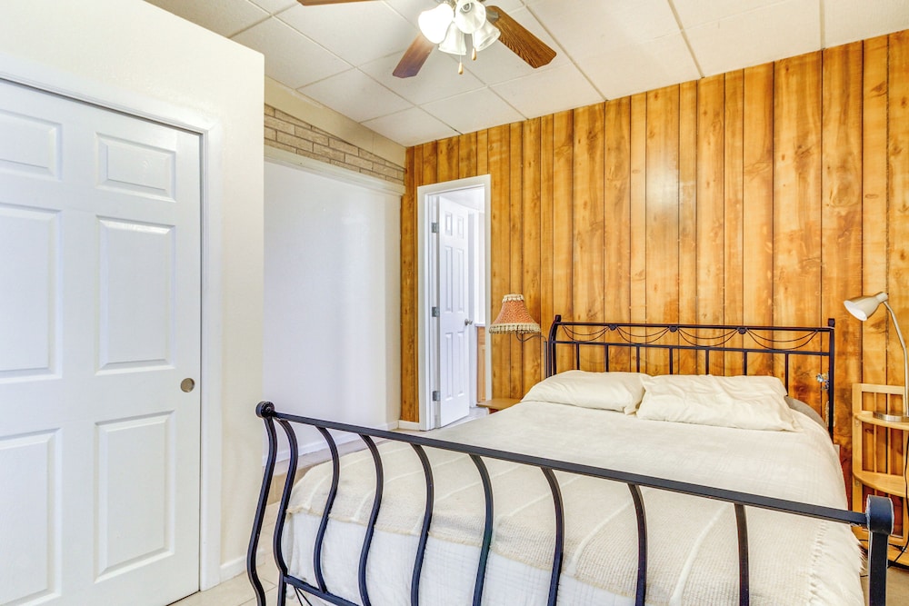 Mtn Views, Patio + Grill: Family Home, 6 Mi to UNM