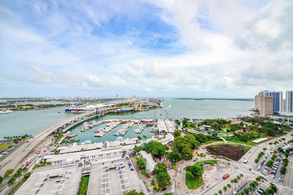Apartment Offering Direct Bay Views