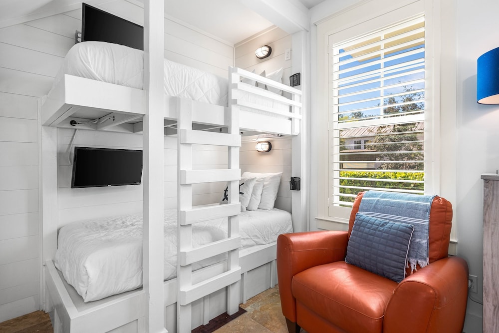 Modern Stay Near 30A w Pool Balcony Golf Cart Rental 30A Sunset Cove