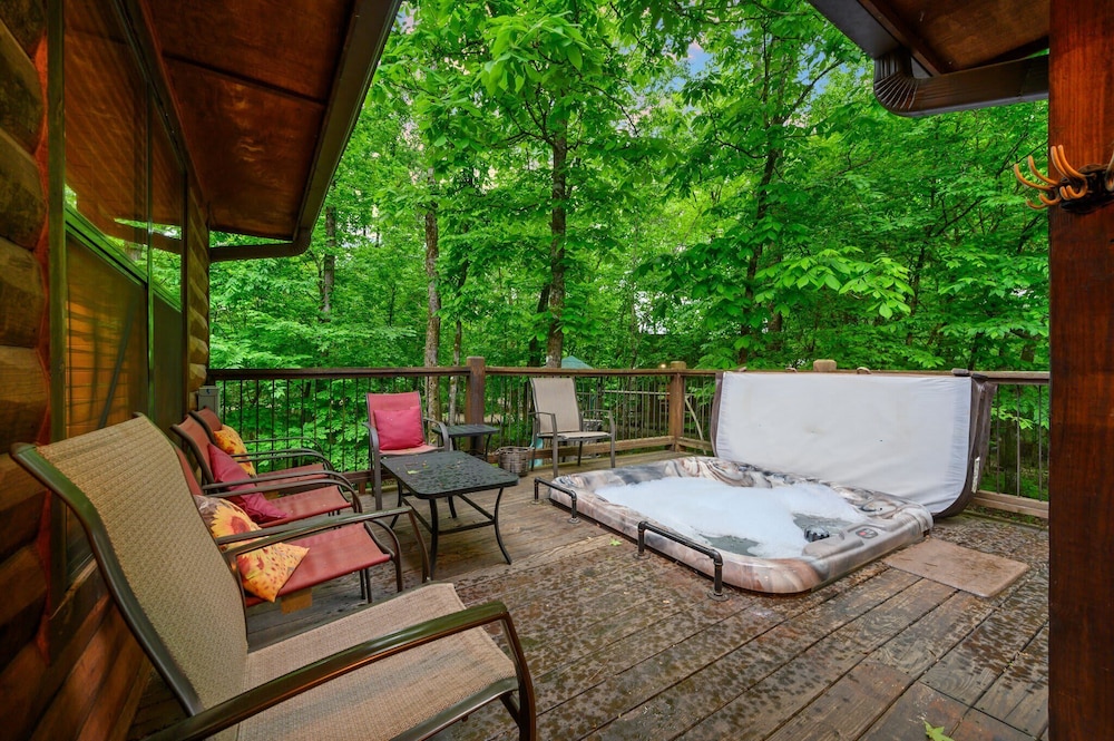 Whitetail Retreat Cabin for 13!