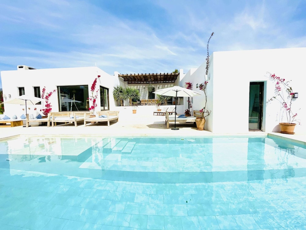 Countryside Villa With Pool