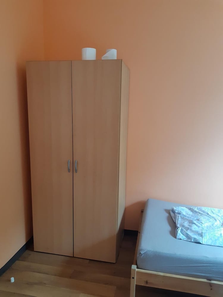 2-Rent Group Hostel Rooms&Apartments TUB19A