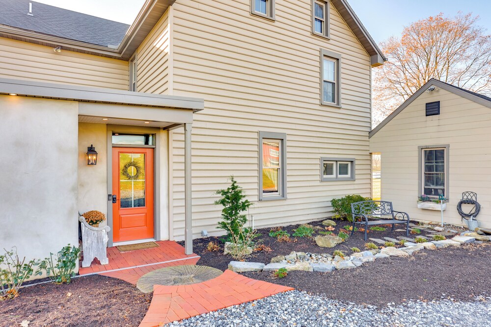 3 Mi to Dtwn: Charming Farmhouse in Mount Joy!