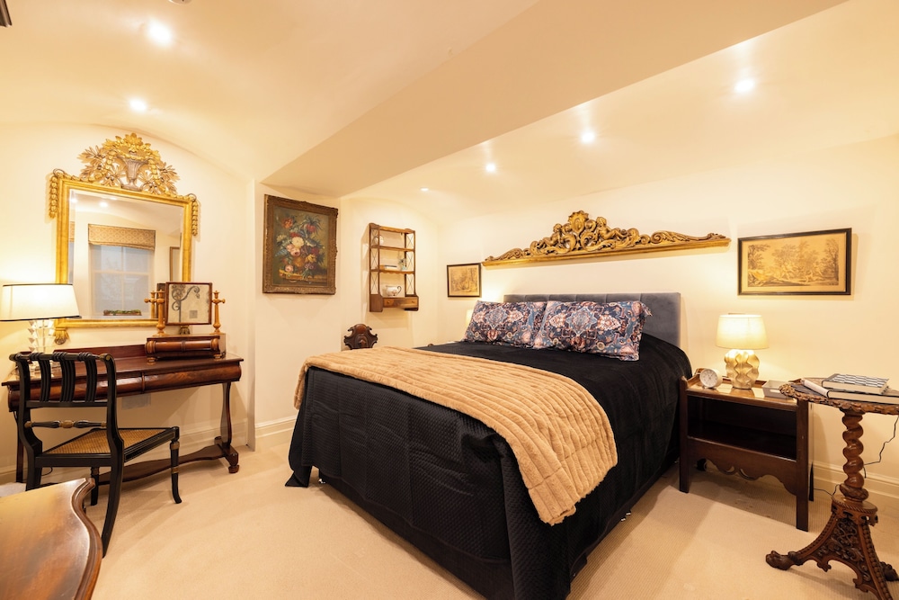 Paddington 7-bed 13-guest Massive House W/patio