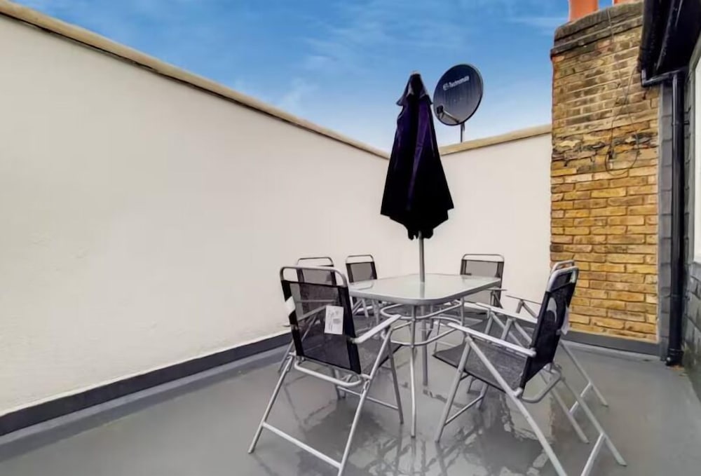 Flat 2 Victoria Grove