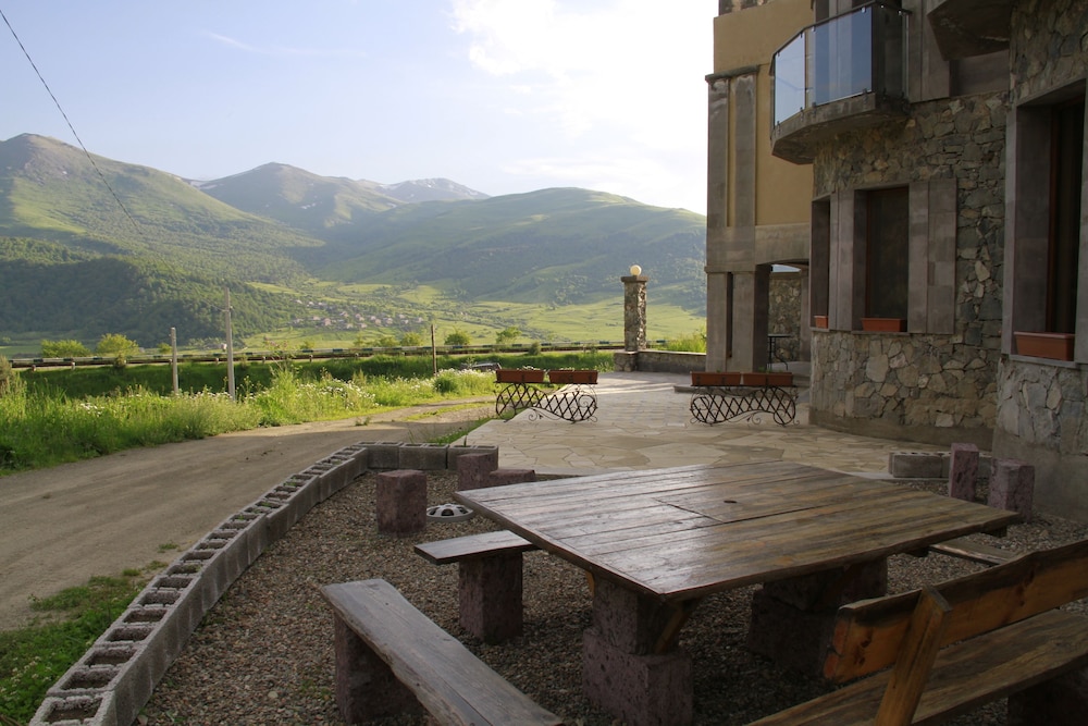 LerMont Guest House