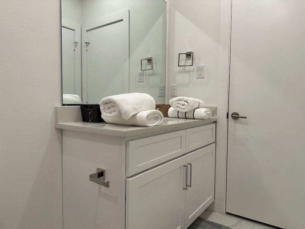Luxury 3BR for Families Nurses and Group