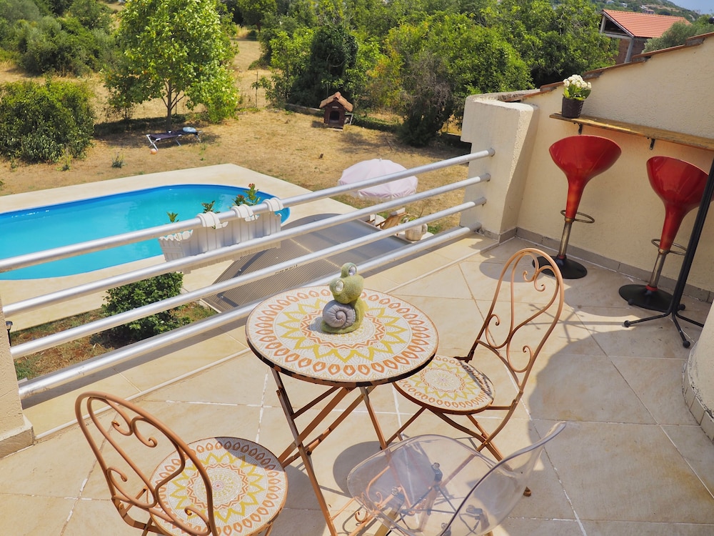 Villa Paraiso with Pool