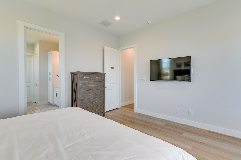 'seas The Day:' Home w/ Pool Access in Galveston