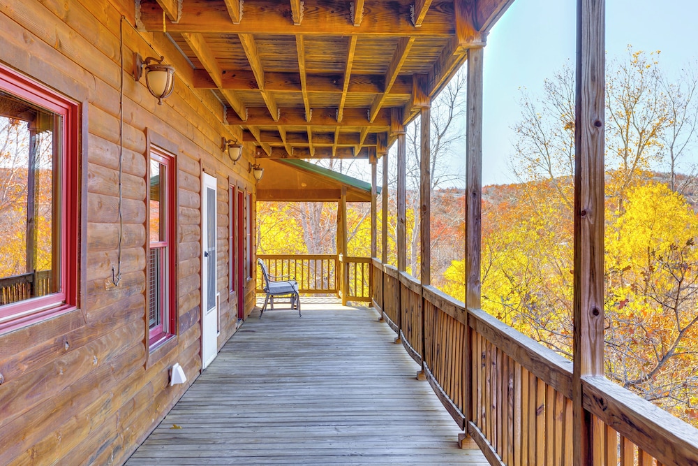 Spacious Cabin w/ Views, Near Lake Lawtonka!