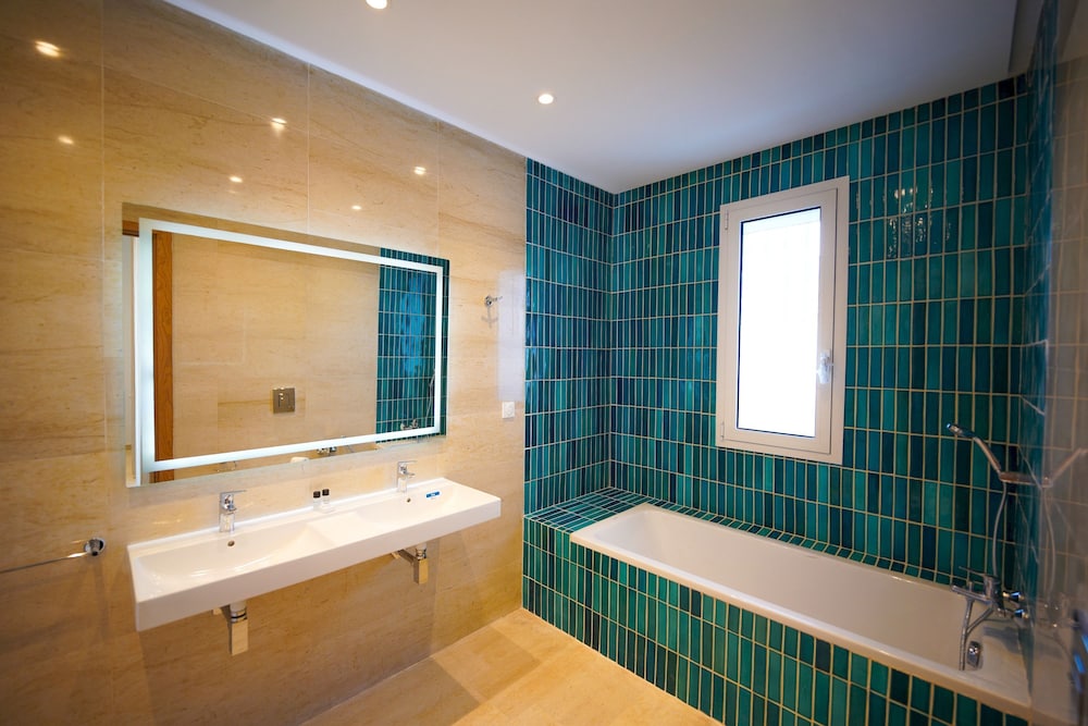Villa Apollon Seaside and Luxurious