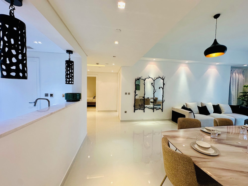 2BR Home with Waterfront views in Palm