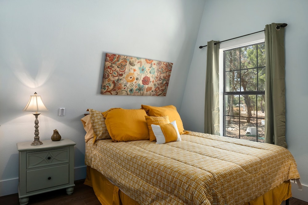 Terracotta Oasis - Wimberley for 30 Guests