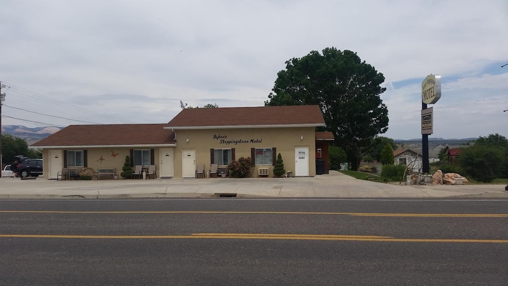 Bybee's Steppingstone Motel