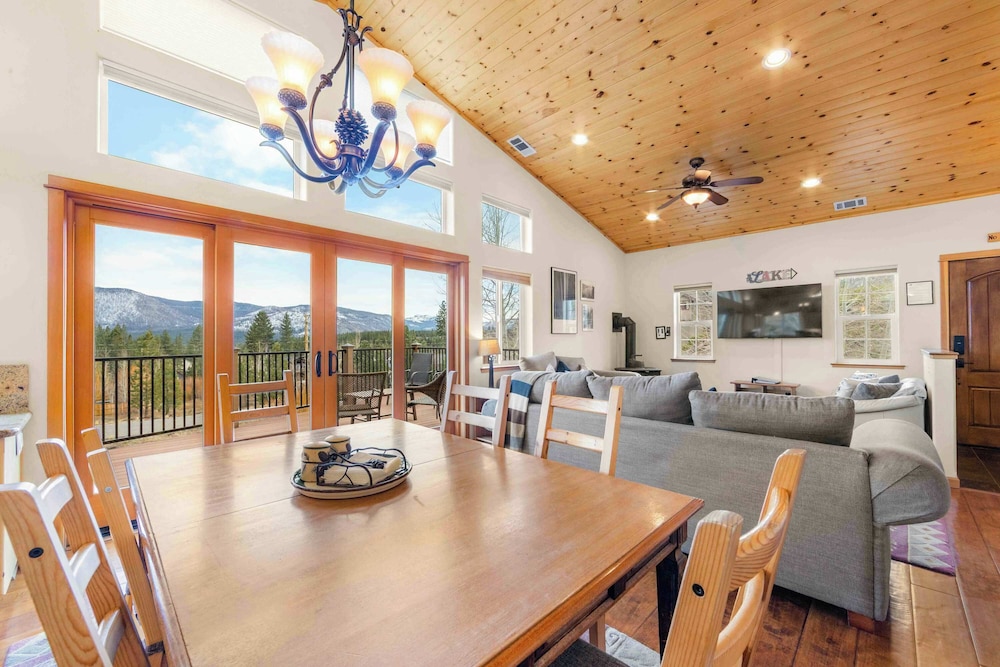 Lookout Point Retreat for 6