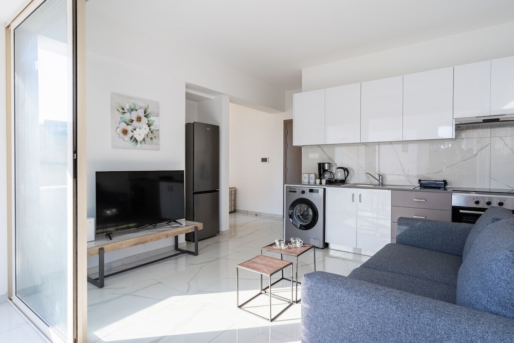 Marble - Studio & Balcony in Larnaca