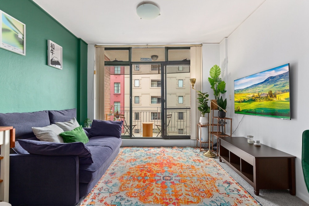 Chic Inner-city 1 Bedroom With Balcony