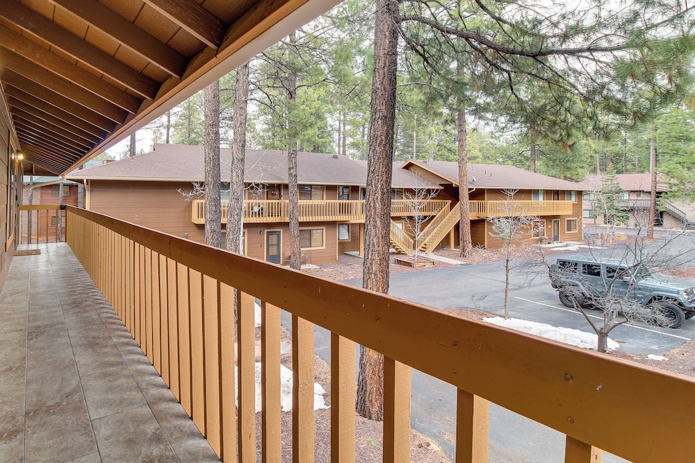 Sledding Thrills & Fireside Warmth: Pinetop Home